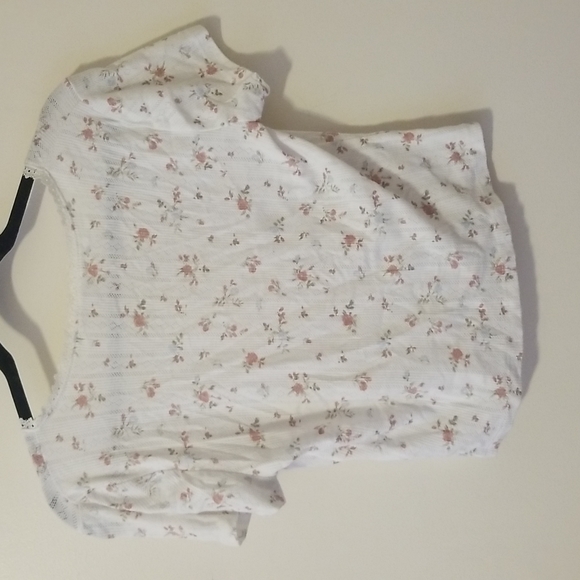 Laced Floral Designed Top - Picture 3 of 4